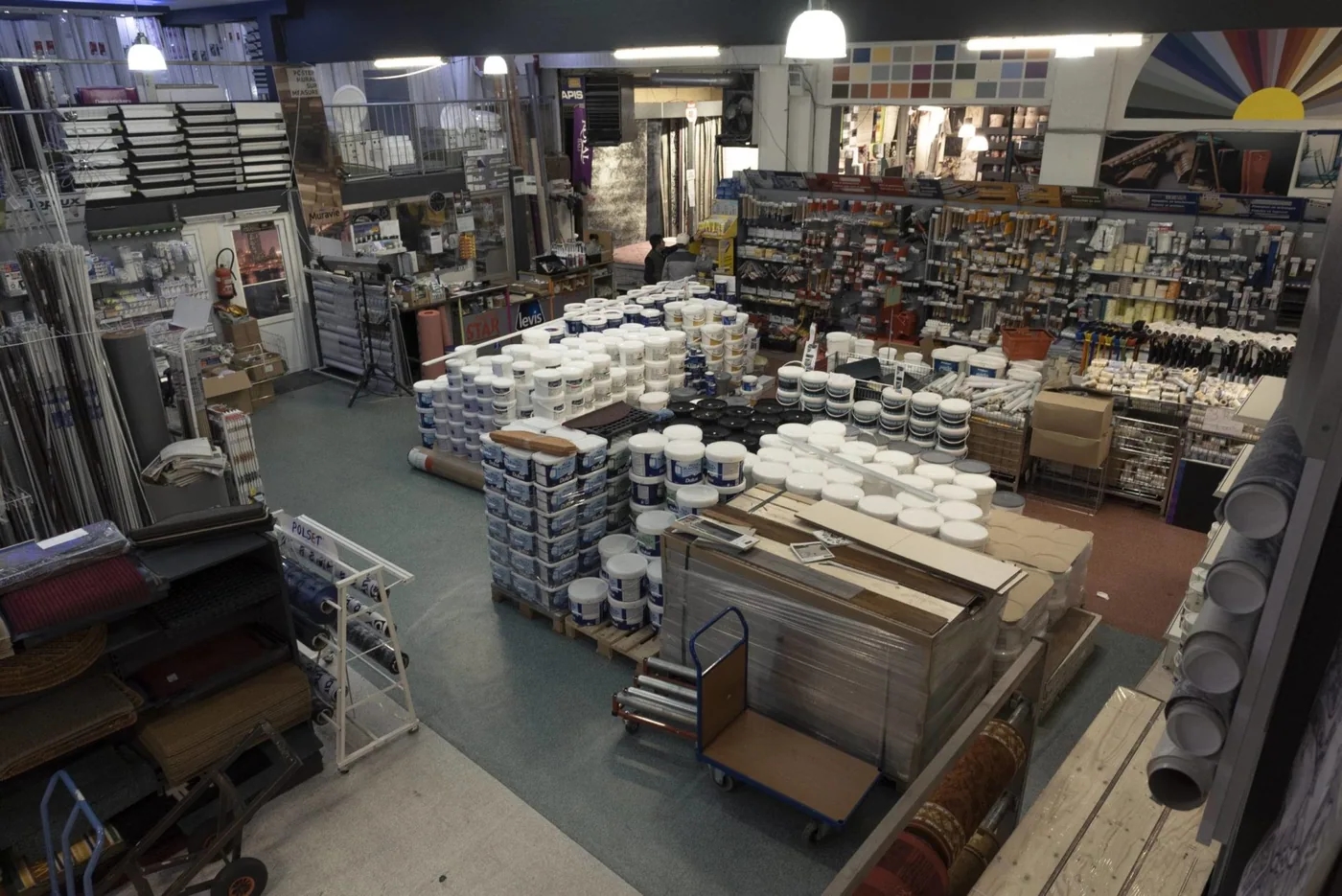 Rayon rénovation et bricolage du magasin