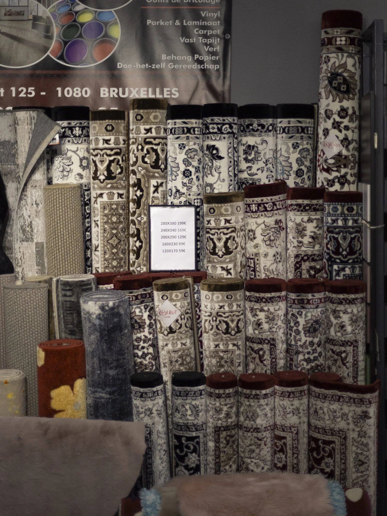 Vue intérieure du magasin Star-Tapis à Molenbeek