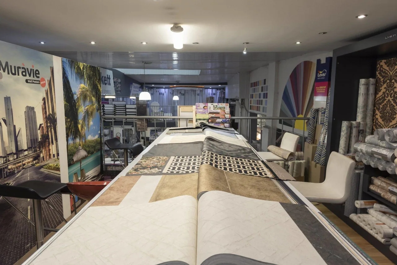 Vue intérieure du magasin Star-Tapis à Molenbeek
